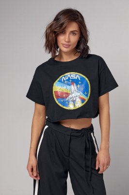 Укорочена жіноча футболка з принтом Nasa - 1259 чорна
