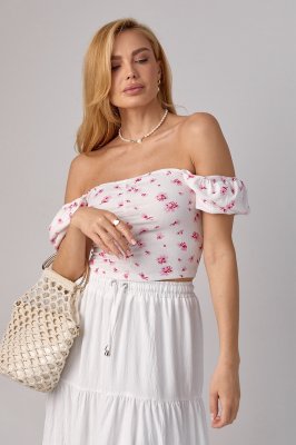 Коротка блуза-топ в квіточку - 240417 біла з рожевим