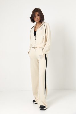 Спортивный костюм с мишкой из термостразов 6081 бежевый