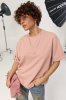 Однотонна футболка в рубчик вільного фасону 90060 пудра