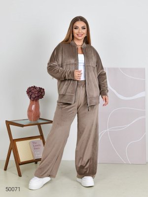 Костюм жіночий велюровий 50071 бежевий